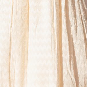 Zigzag crudo con volante en tirante