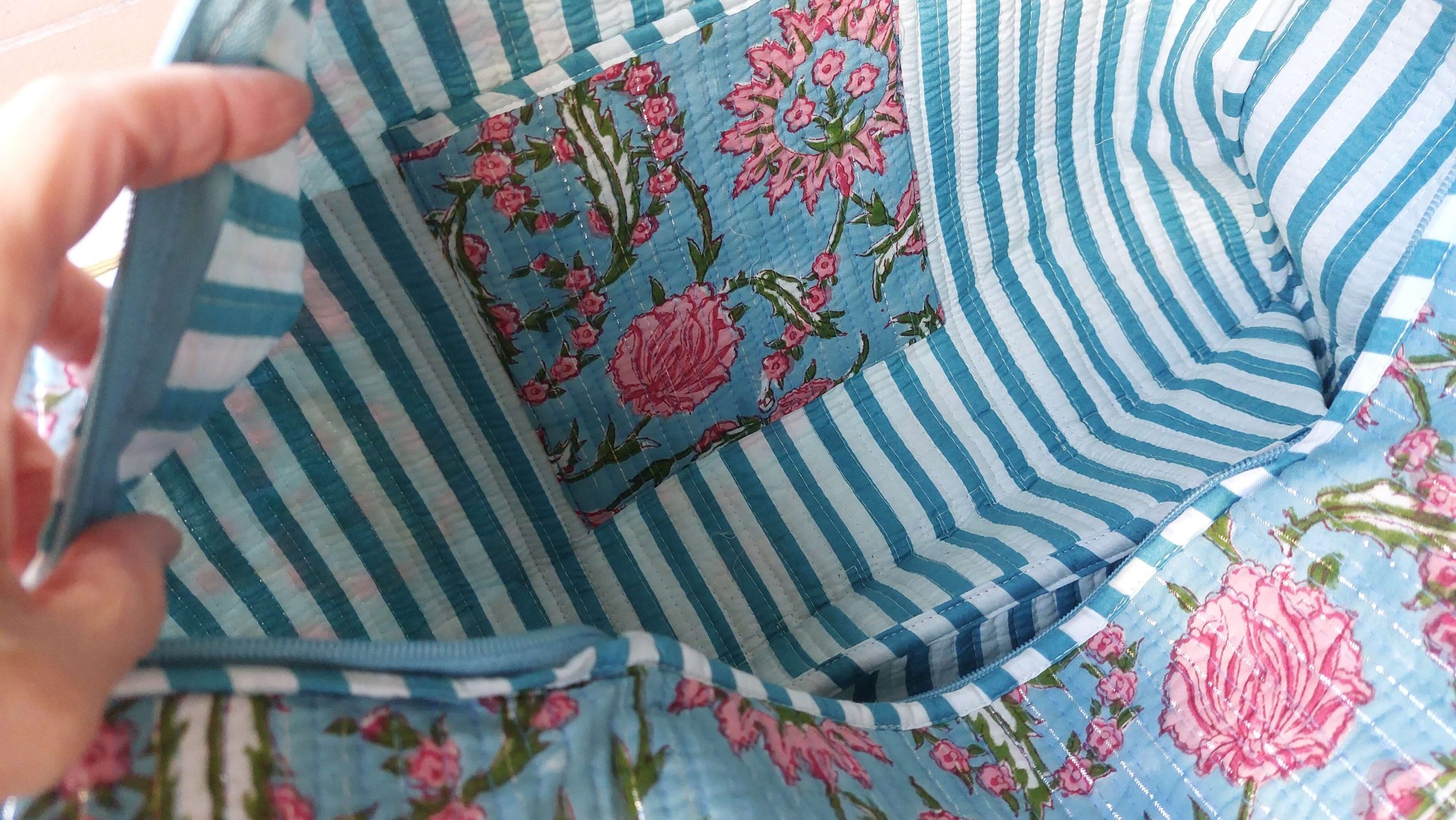 Bolsa de viaje. Colección Drops by mom 2026