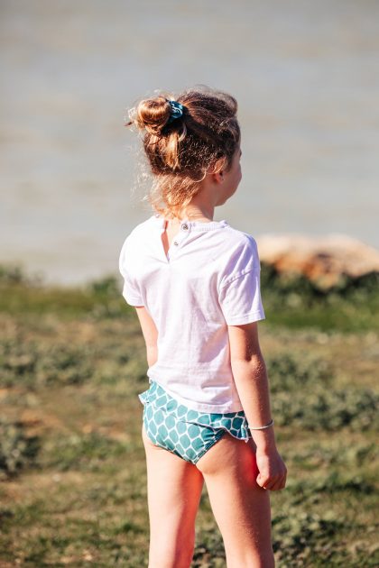 Braguita volante, estampado Fuenterrabía petróleo. Colección Drops by mom 2025