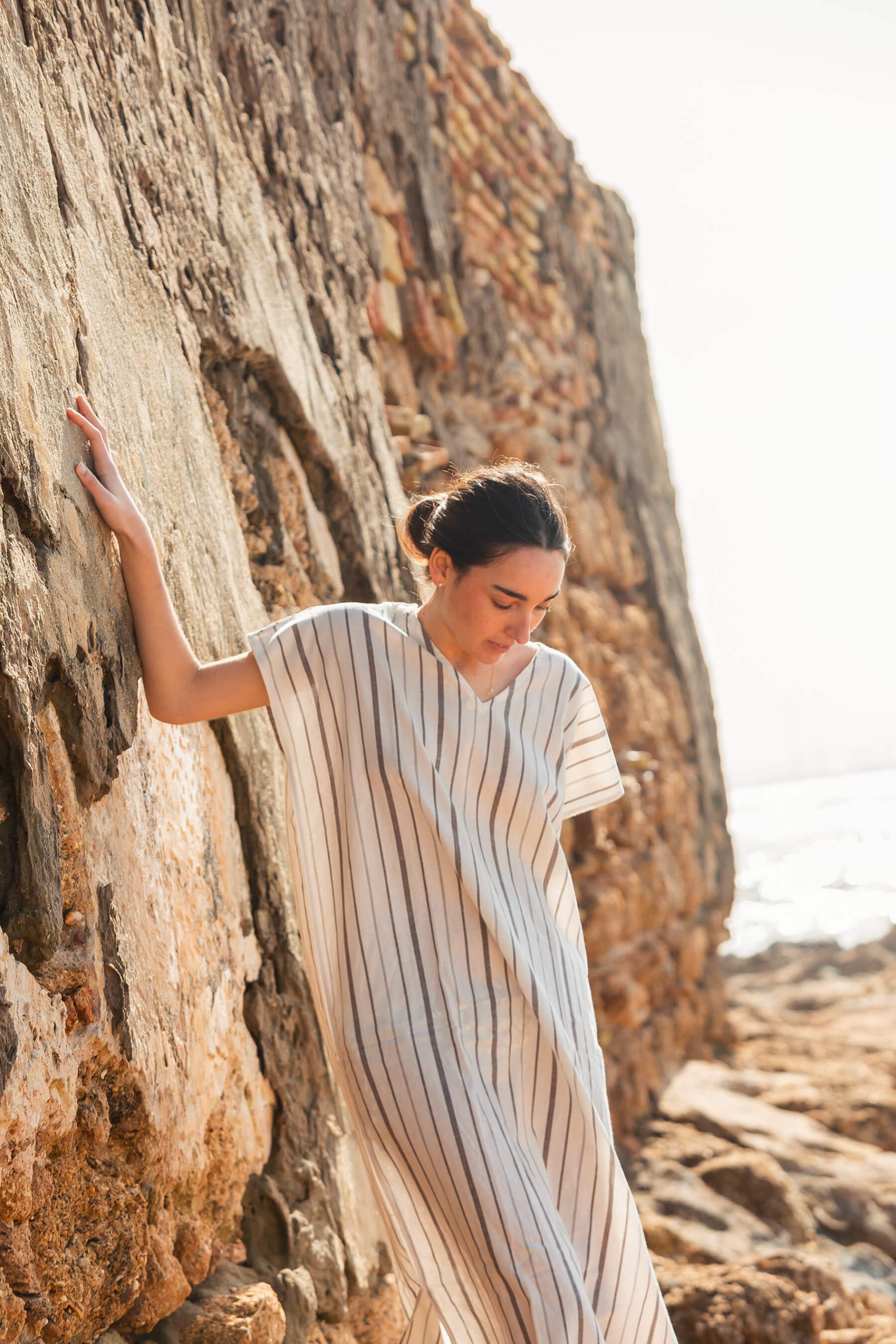 Kaftán mujer, estampado rayas Drops by mom. Colección 2026