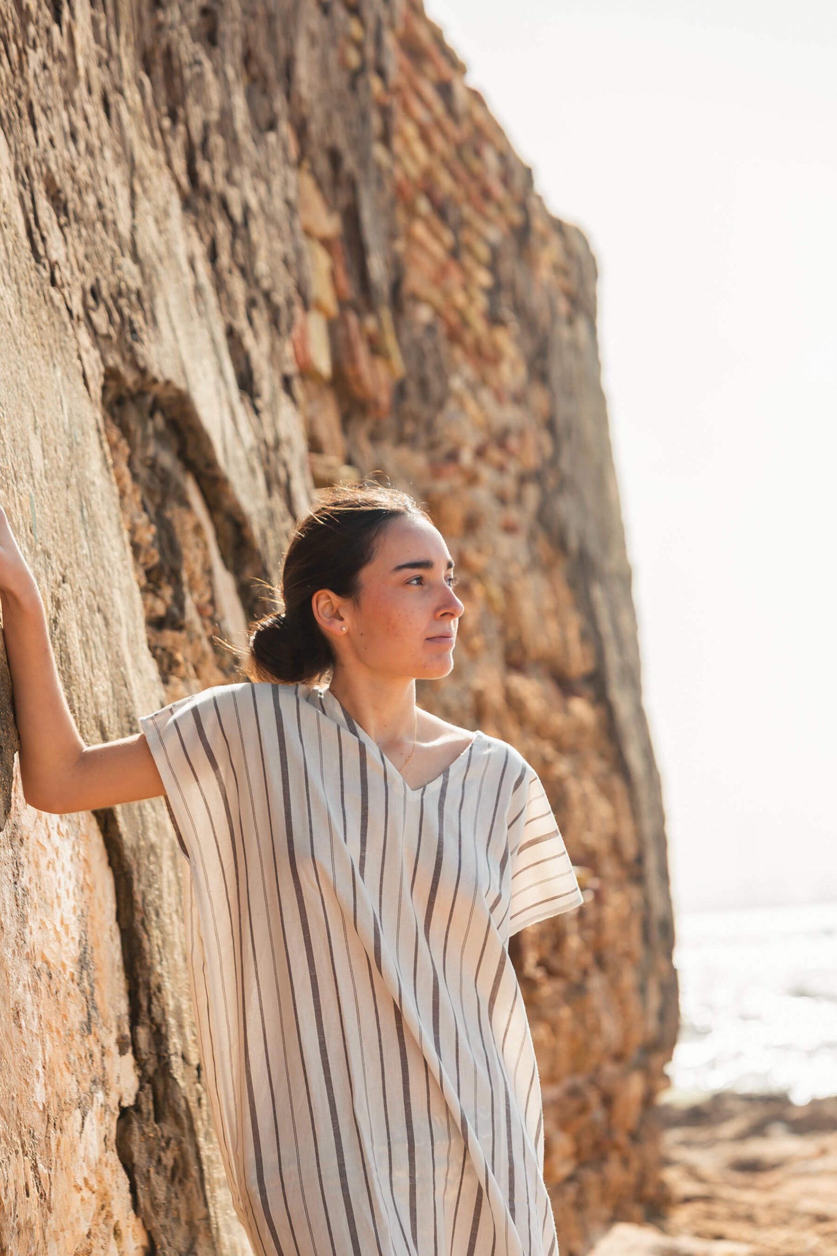 Kaftán mujer, estampado rayas Drops by mom. Colección 2026