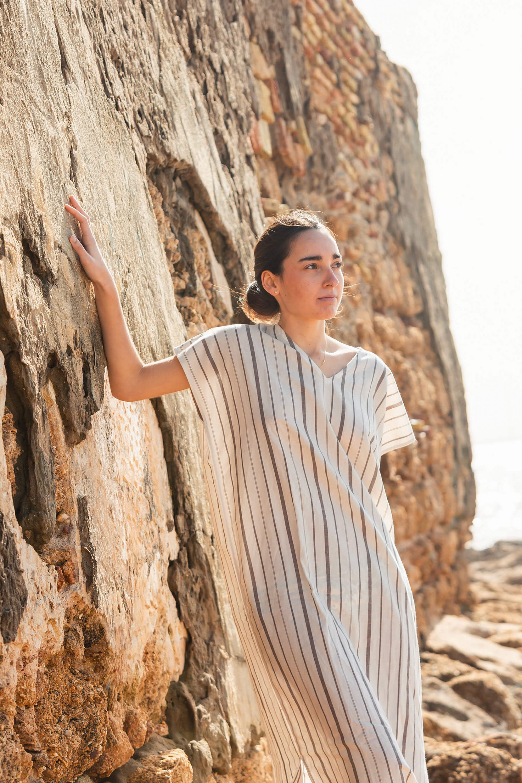 Kaftán mujer, estampado rayas Drops by mom. Colección 2026