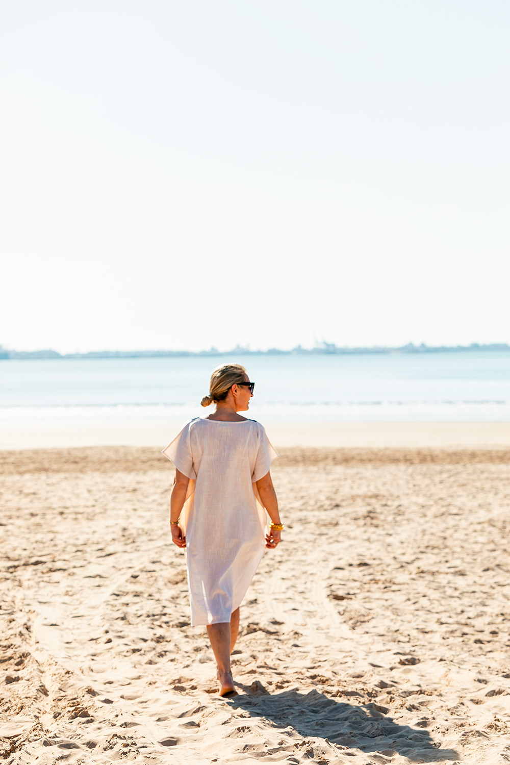 Kaftán mujer, crudo/gris. Colección Drops by mom 2025