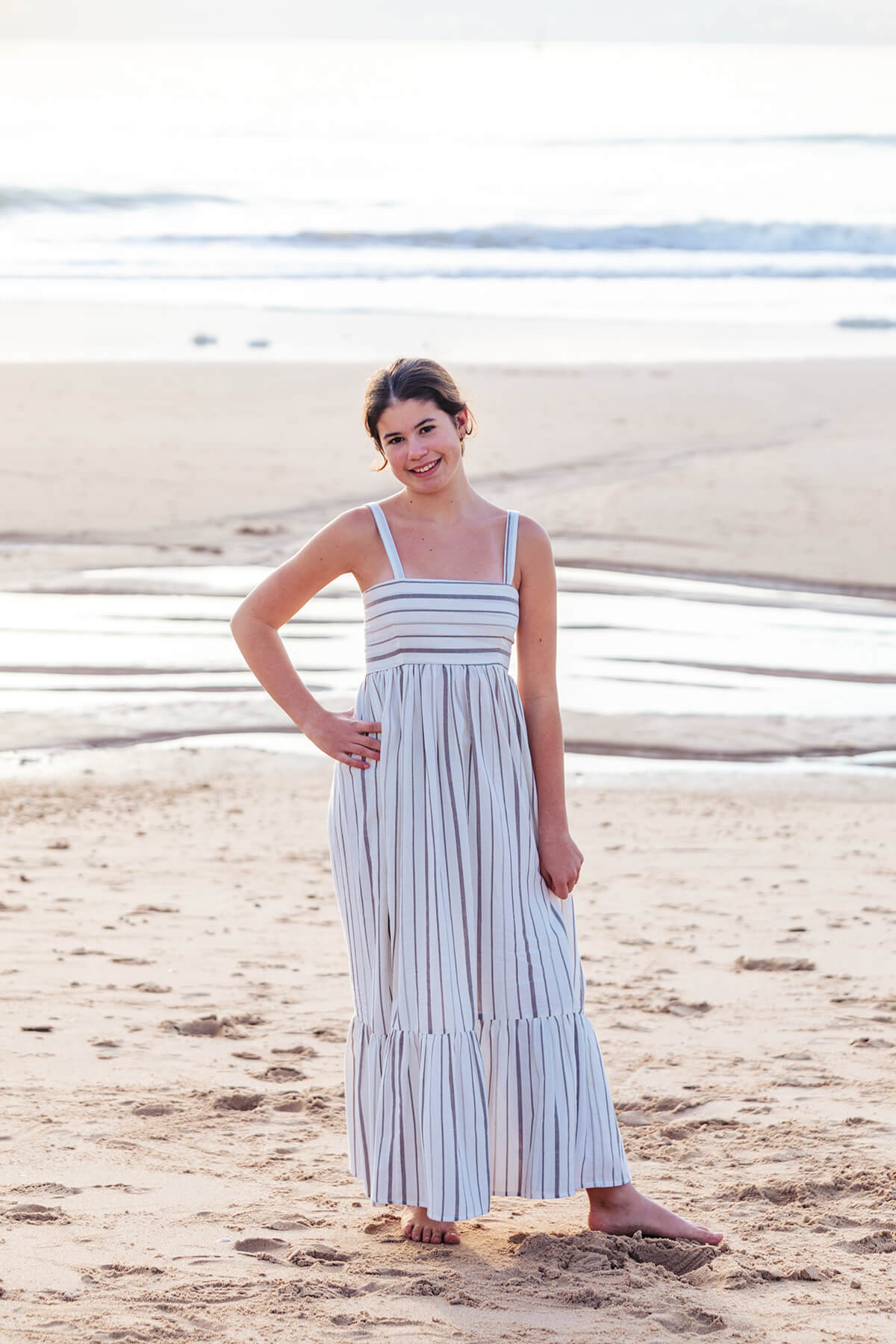 Vestido canesú rayas grises. Colección Drops by mom 2026