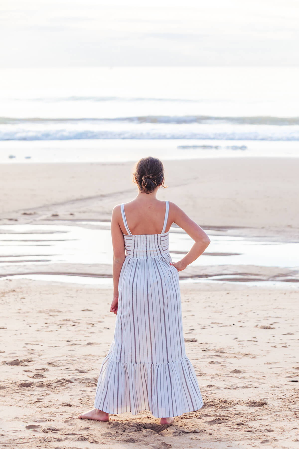 Vestido canesú rayas grises. Colección Drops by mom 2026