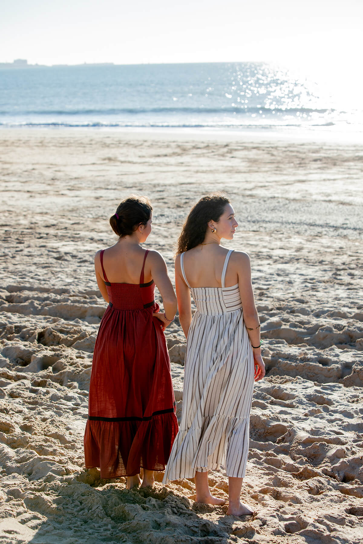 Vestido canesú teja/gris y vestido canesú rayas. Colección Drops by mom 2026