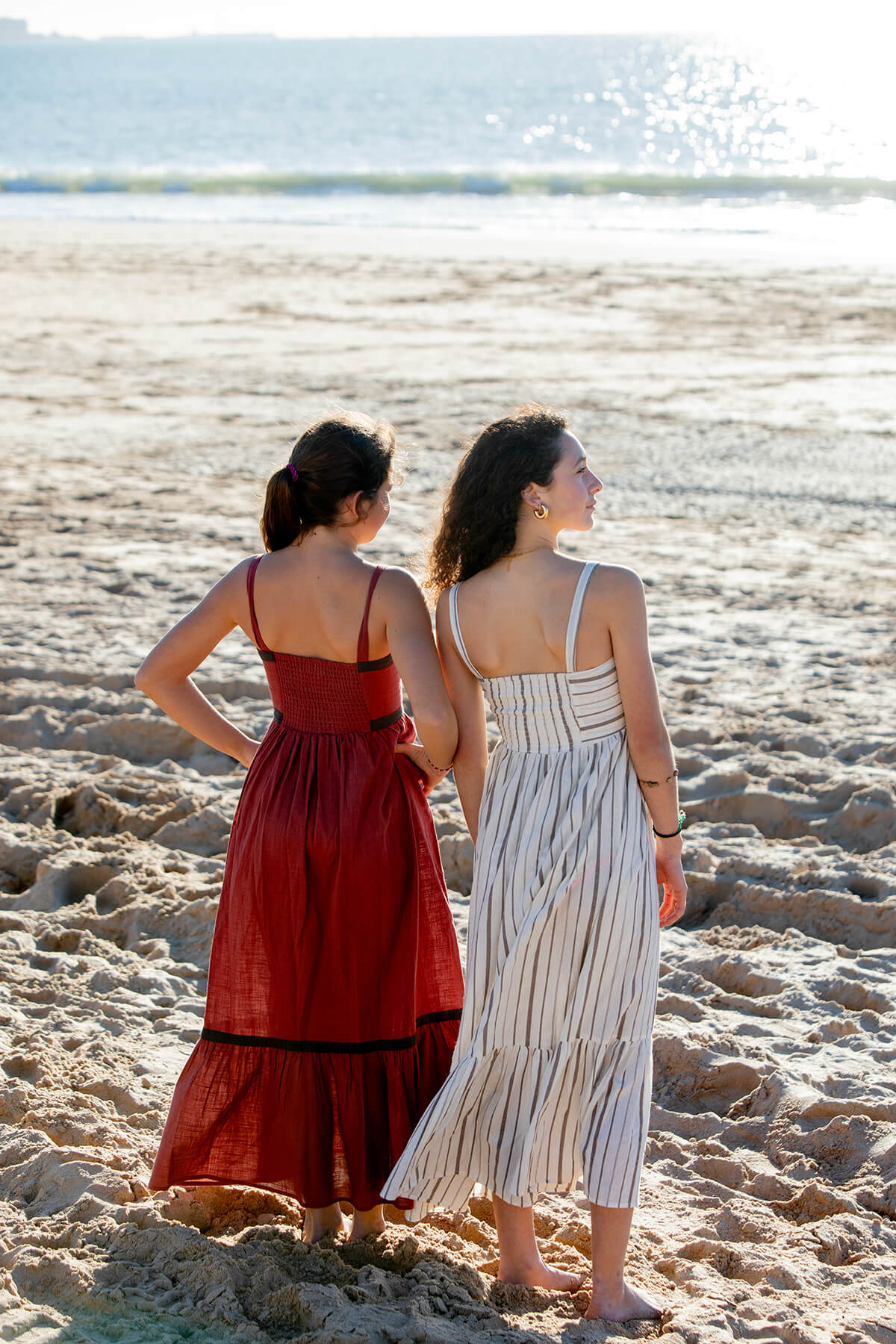 Vestido canesú teja/gris y vestido canesú rayas. Colección Drops by mom 2026