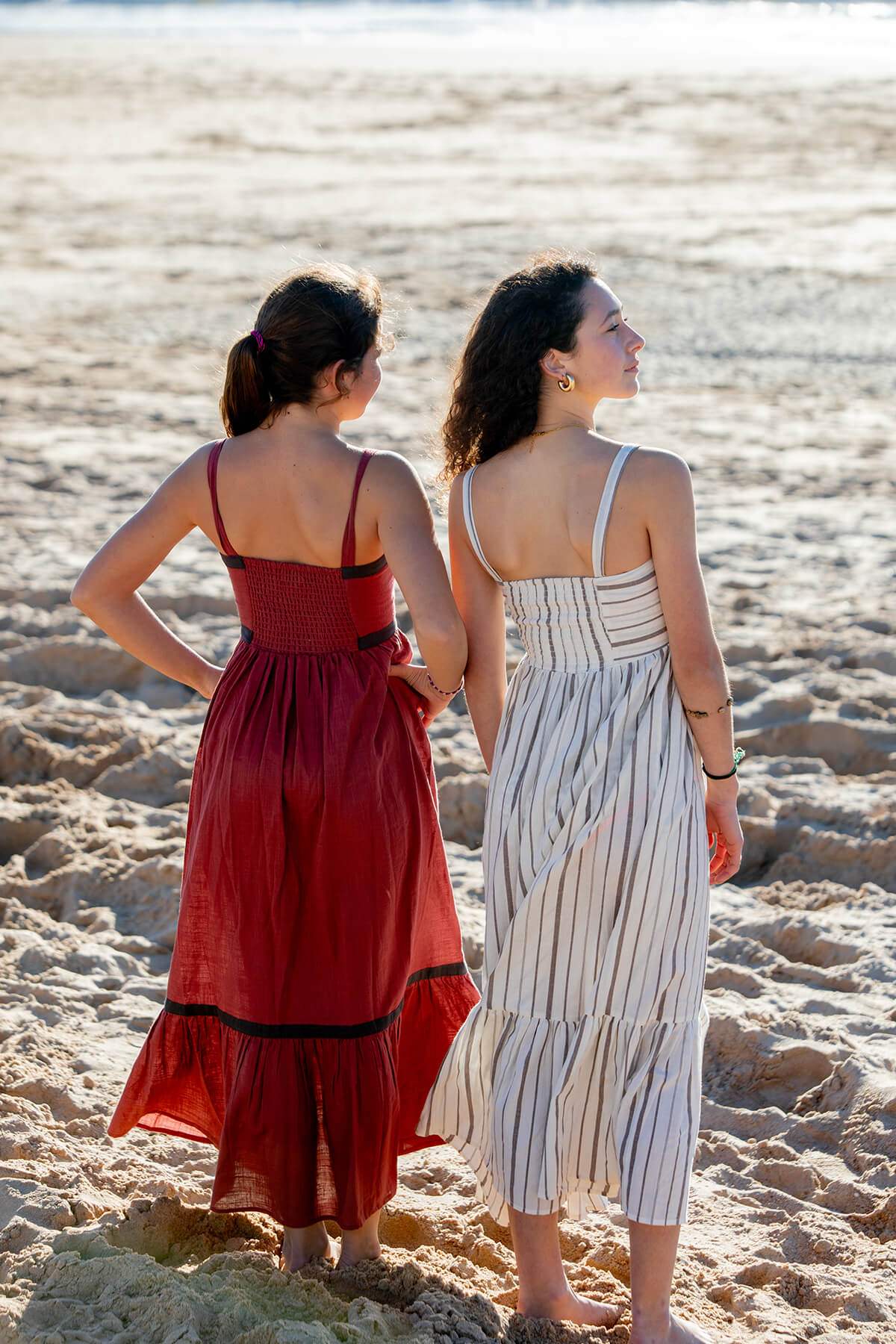 Vestido canesú teja/gris y vestido canesú rayas. Colección Drops by mom 2026