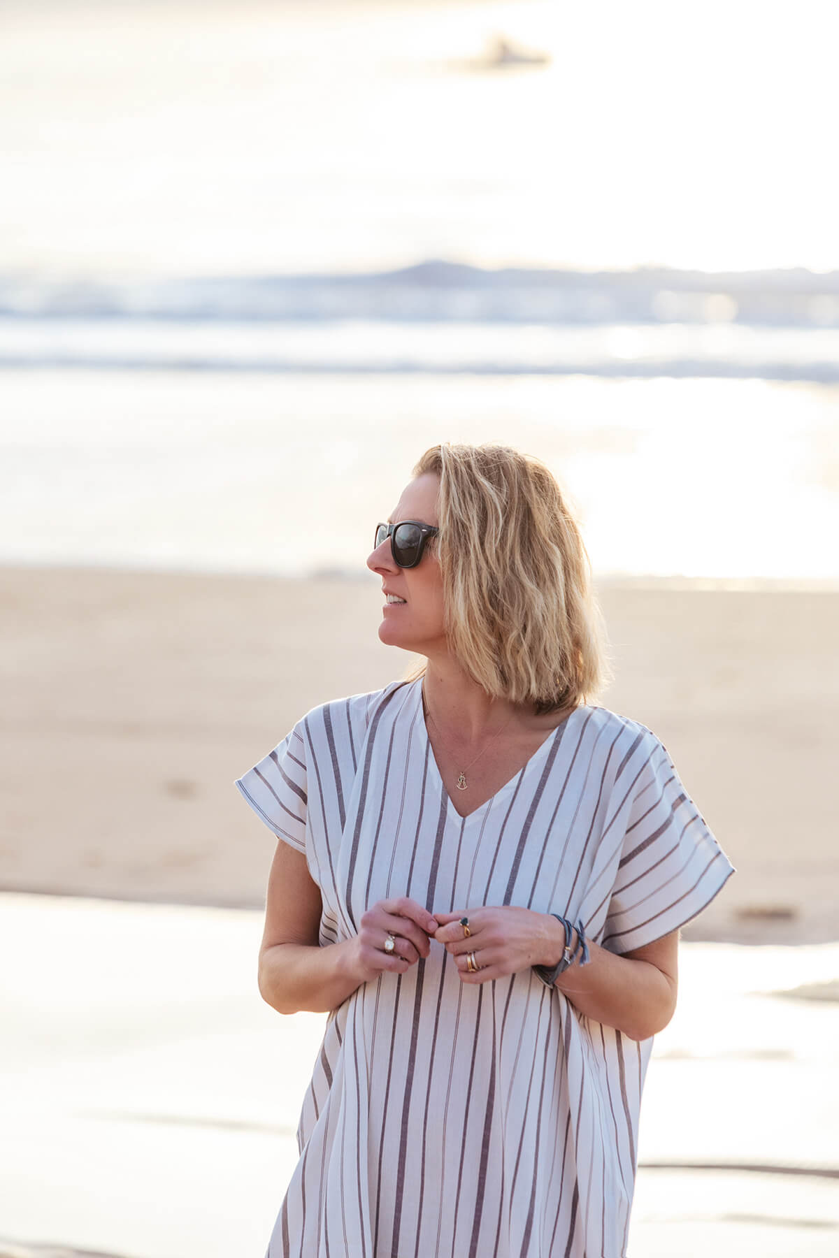 Kaftán rayas grises. Colección Drops by mom 2026