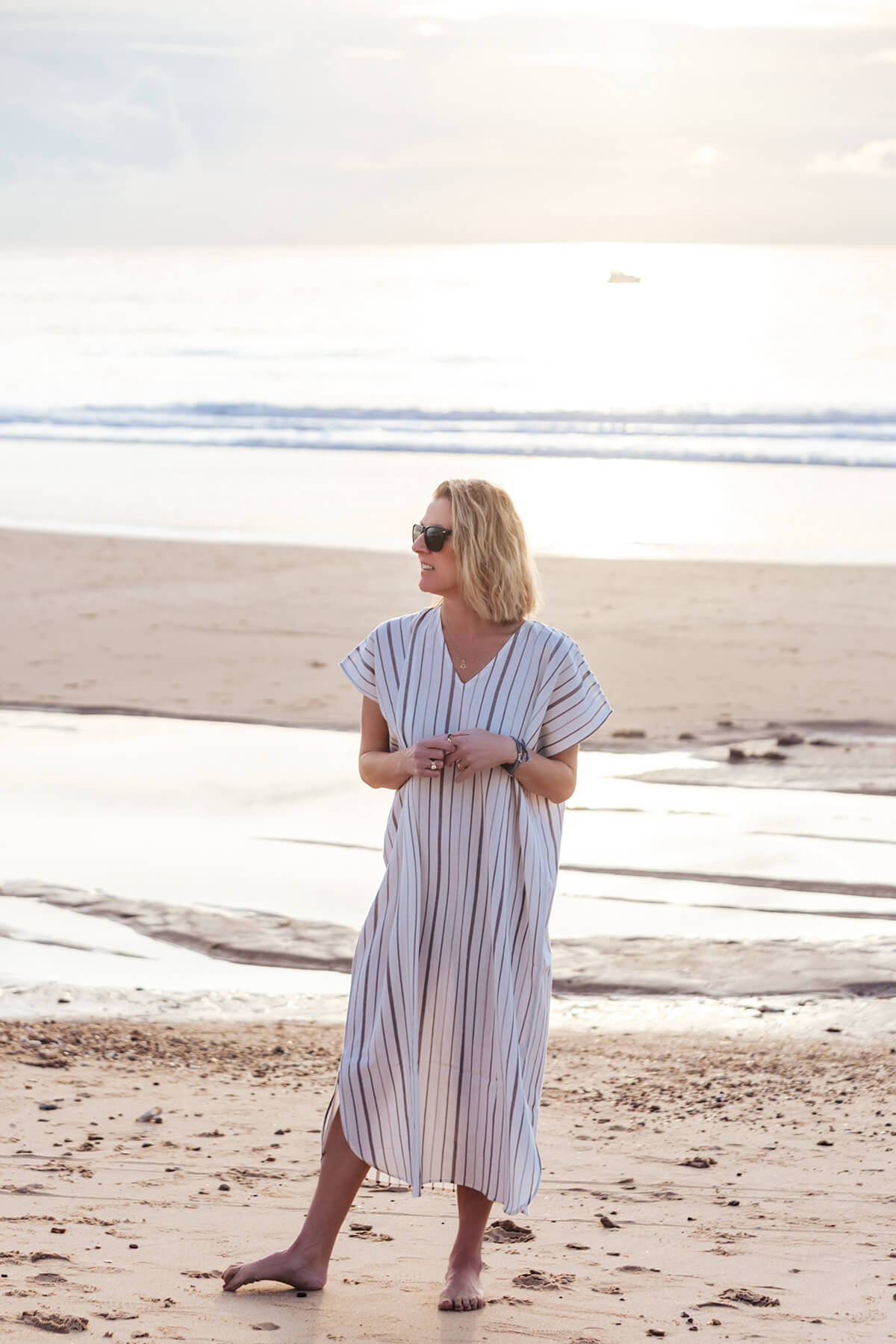 Kaftán rayas grises. Colección Drops by mom 2026