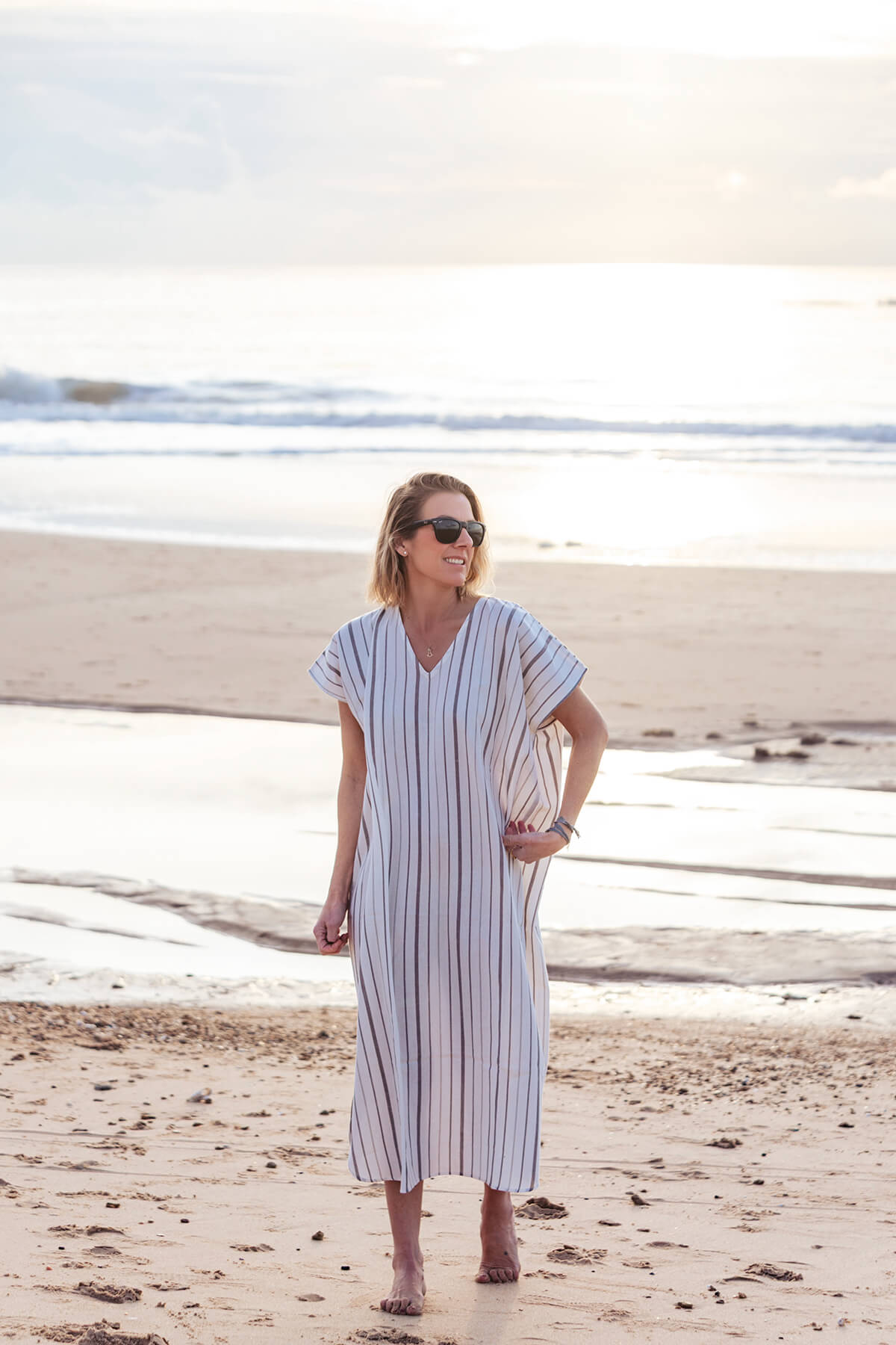 Kaftán rayas grises. Colección Drops by mom 2026