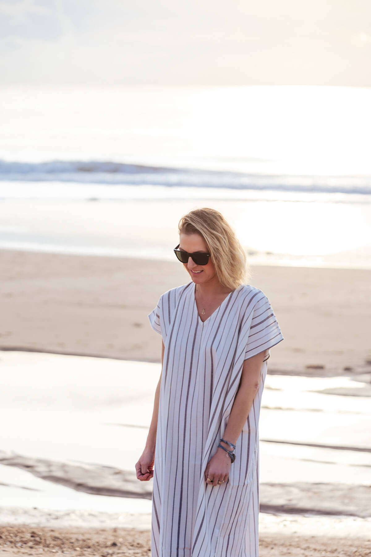 Kaftán rayas grises. Colección Drops by mom 2026