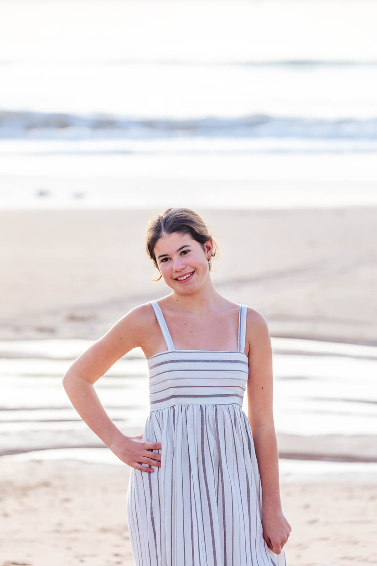 Vestido canesú rayas grises. Colección Drops by mom 2026