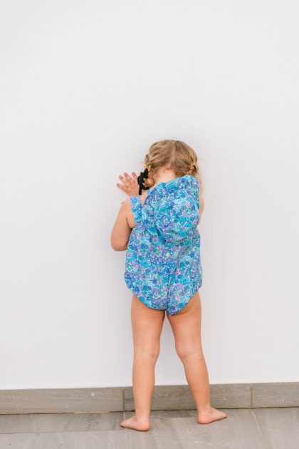 Modelo ranita (2024). Estampado Liberty azul