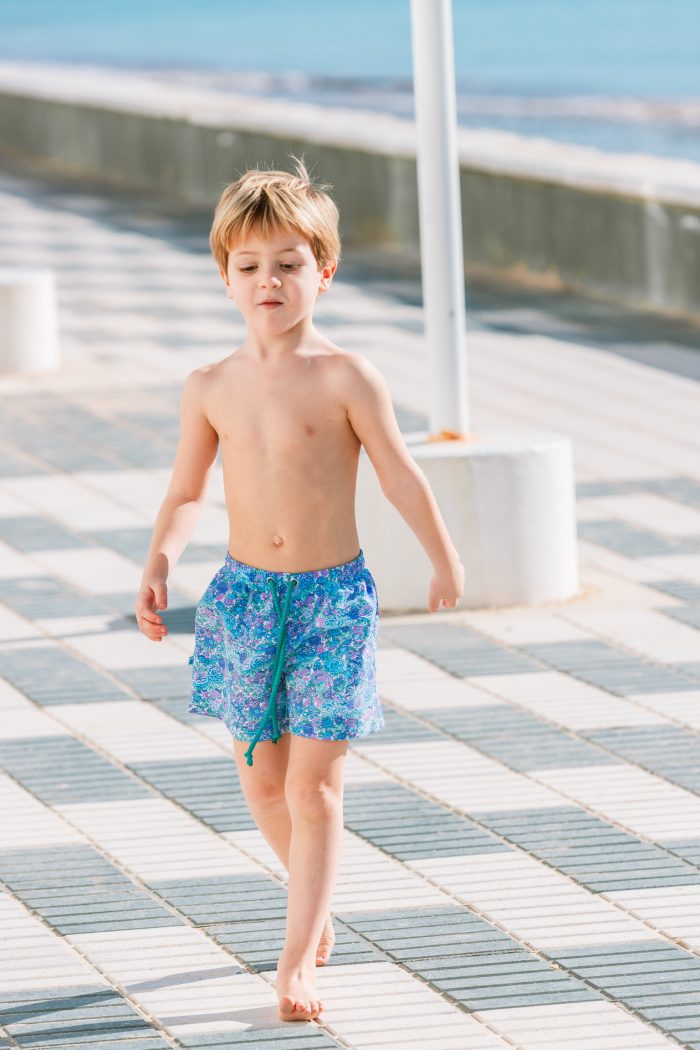 Bañador niño corto clásico (2024). Estampado Liberty azul