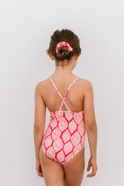 Espalda modelo Paloma volante (2022). Estampado París fresa