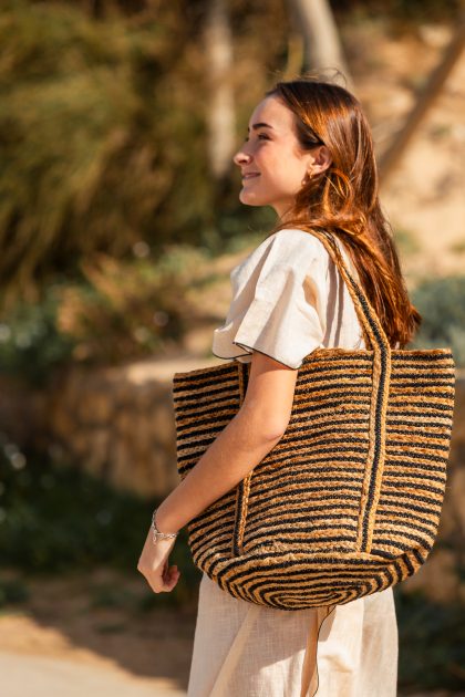 Cesto de paja color negro (2024)